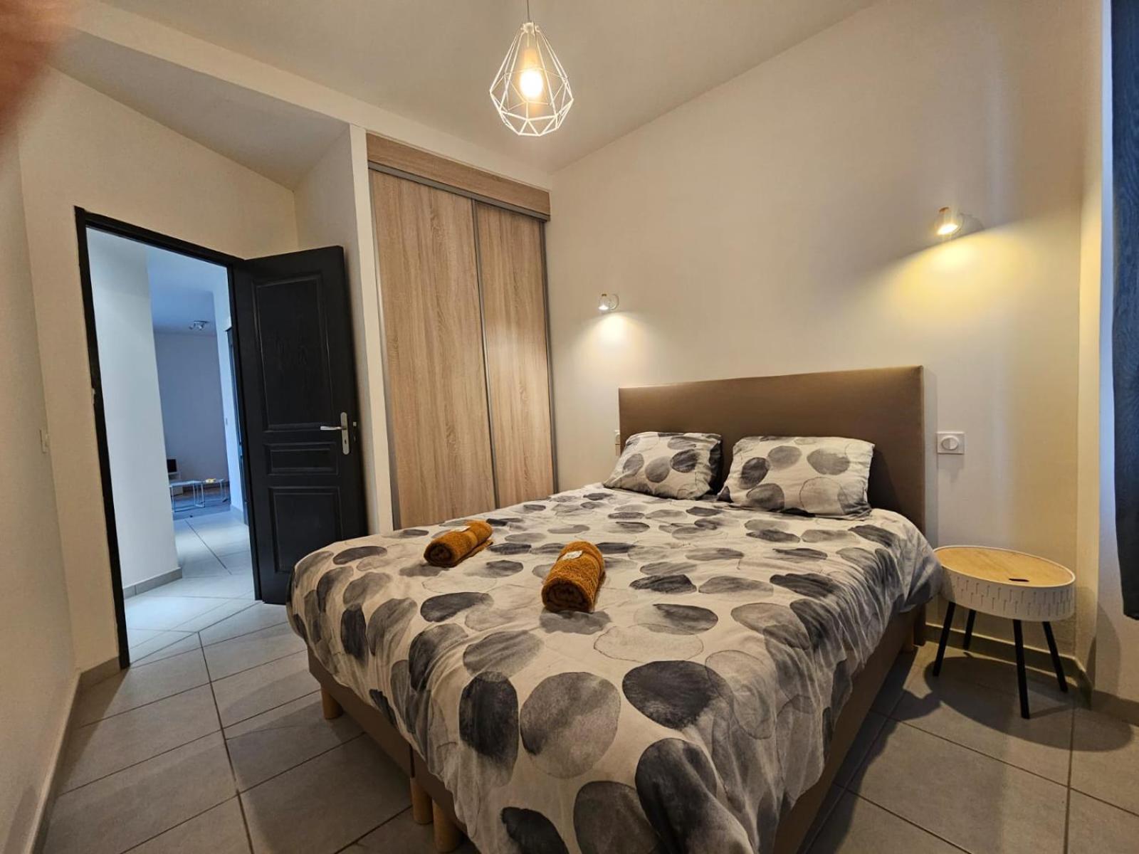 Le Contemporain-2 Chambres-Vue Eglise Saint Paul Nîmes Zewnętrze zdjęcie