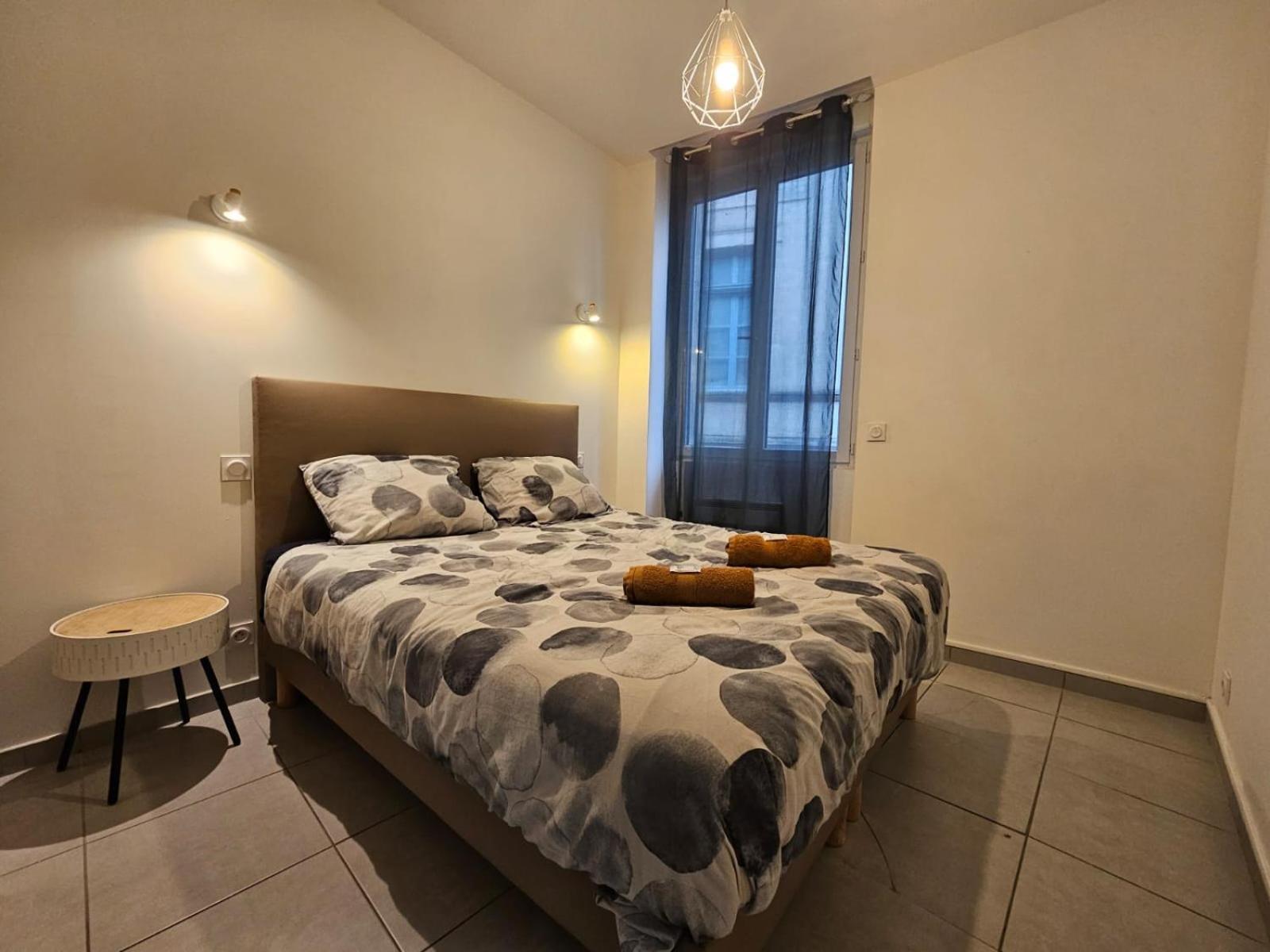 Le Contemporain-2 Chambres-Vue Eglise Saint Paul Nîmes Zewnętrze zdjęcie
